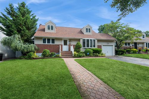 815 Sunshine Ave, West Hempstead, NY, 11552-3812 | Card Image