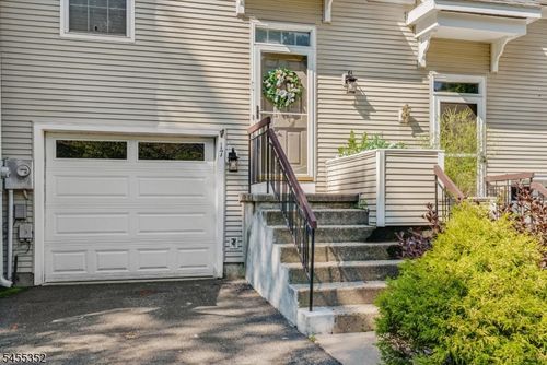 17 Rushmore Ln, Hackettstown, NJ, 07840-2833 | Card Image