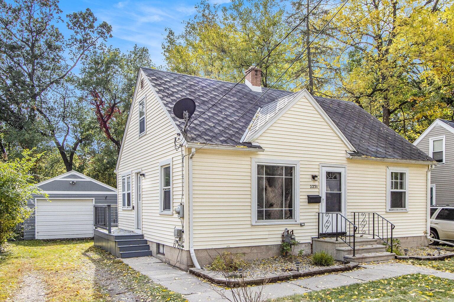 Hazel Ave, Kalamazoo, MI 49008