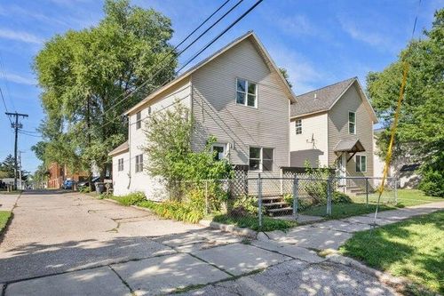 912 Market St, Saint Joseph, MI, 49085-1325 | Card Image