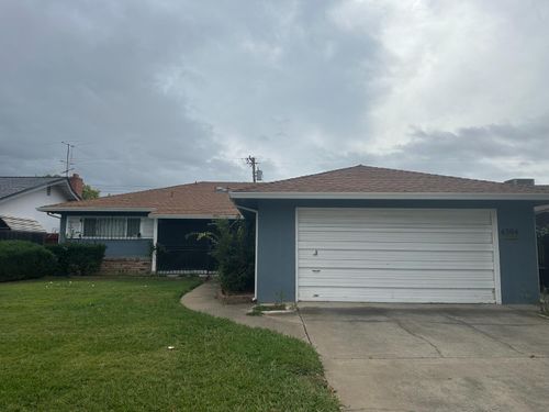 4304 Iowa Ave, Sacramento, CA, 95824-2704 | Card Image