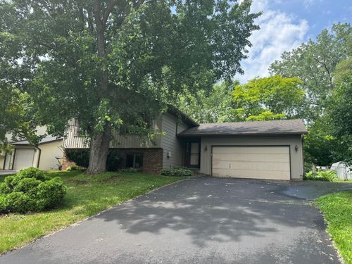 2541 Stark St, Little Canada, MN, 55117-1422 | Card Image