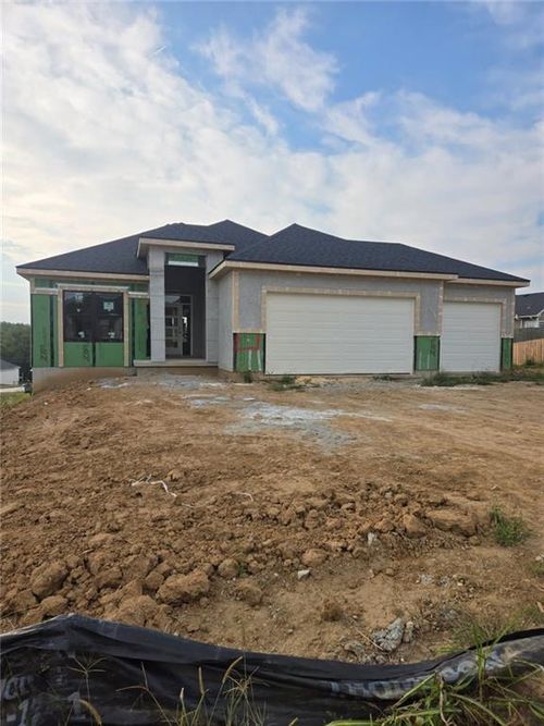 19101 Library Dr, Weston, MO, 64098-1050 | Card Image