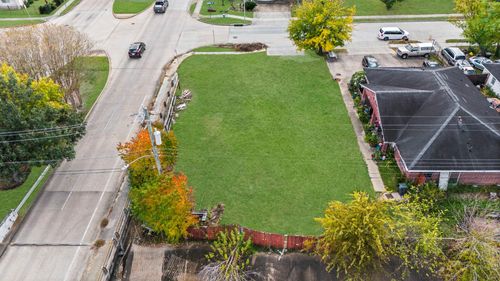 9402 Derrik Dr, Houston, TX, 77080-1426 | Card Image