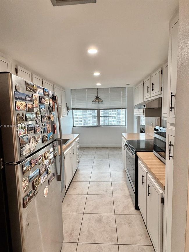 APT-712 - 1100 Saint Charles Pl, Condo with 2 bedrooms, 2 bathrooms and null parking in Pembroke Pines FL | Image 25