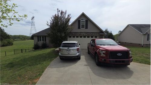 2825 Fuller Mill Rd N, Thomasville, NC, 27360-8304 | Card Image