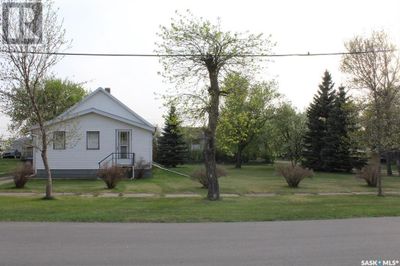 110 7 Th St, House other with 2 bedrooms, 1 bathrooms and null parking in Alameda SK | Image 1