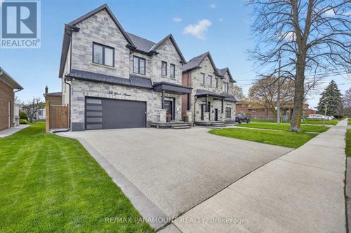 38 York Rd, Etobicoke, ON, M9R3E4 | Card Image