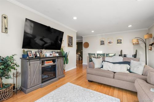 b6-90 Park Pl, Hempstead, NY, 11550-4711 | Card Image