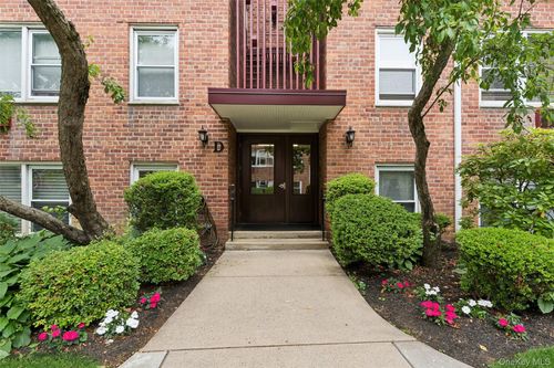 d12-61 Maine Ave, Rockville Centre, NY, 11570-3663 | Card Image