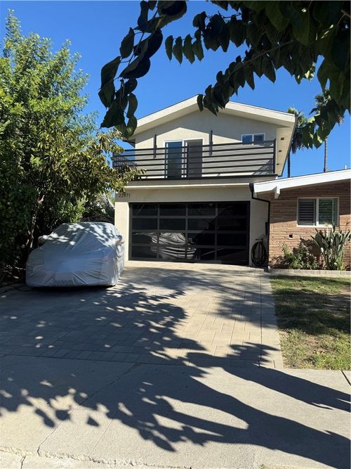 22971 Brenford, Woodland Hills, CA, 91364 | Card Image