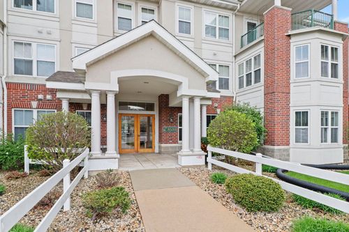 212-8530 Greenway Boulevard, Middleton, WI, 53562 | Card Image