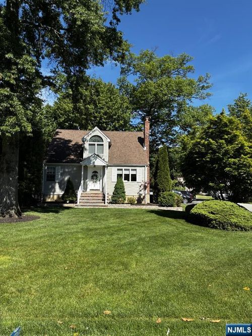29 Chestnut Dr, Wayne, NJ, 07470-5705 | Card Image