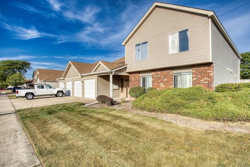 apt-203-7070 Newport Dr, Woodridge, IL, 60517-2164 | Card Image