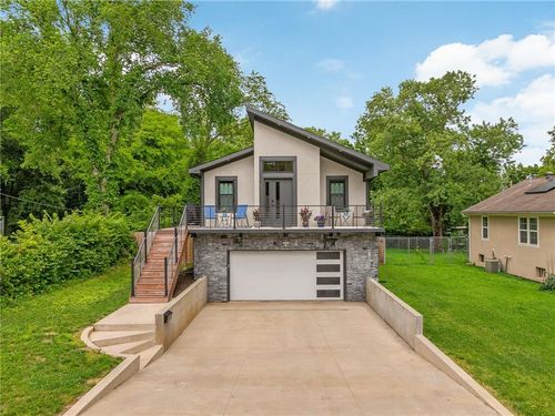 9325 Walnut St, Kansas City, MO, 64114-3734 | Card Image