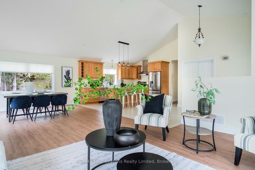19 Currie Ave, Collingwood, ON, L9Y0X2 | Card Image