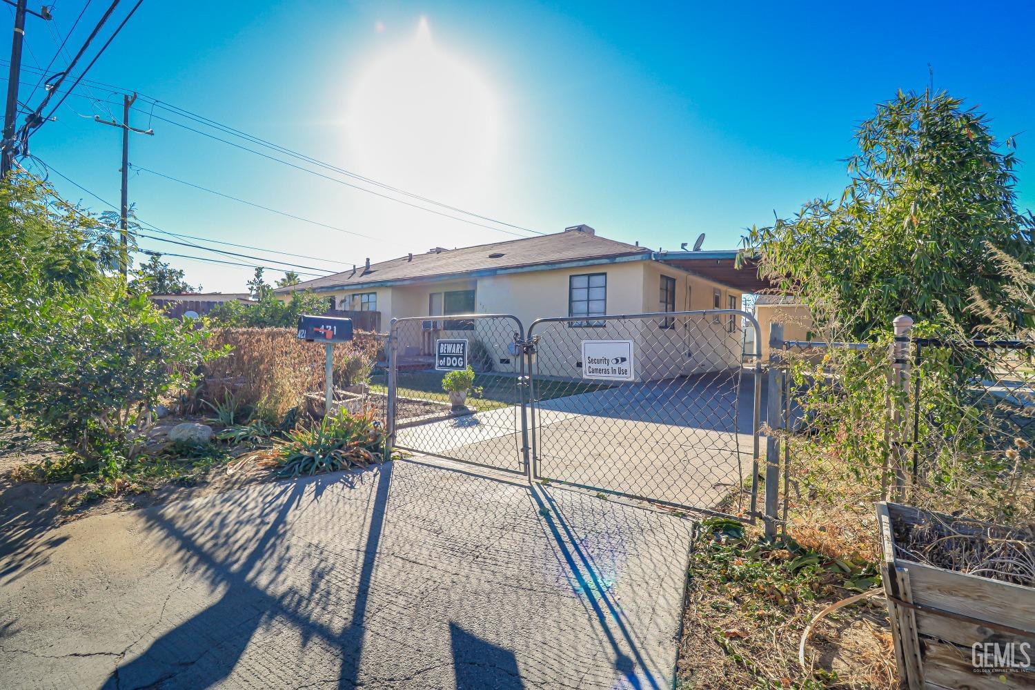 N St, Bakersfield, CA 93304