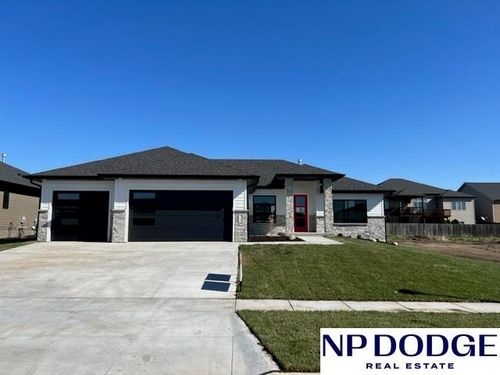 2748 S Creek Rd, Lincoln, NE, 68516-5374 | Card Image
