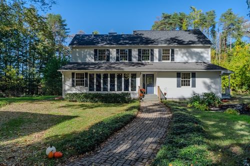 7 Roosevelt St, Hadley, MA, 01035-9616 | Card Image