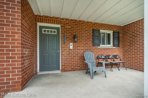 1097 Tienken Ct, Rochester Hills, MI, 48306-4356 | Card Image