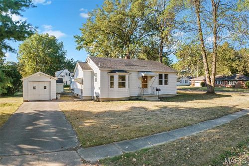 1032 W Madison St, Mascoutah, IL, 62258-1054 | Card Image