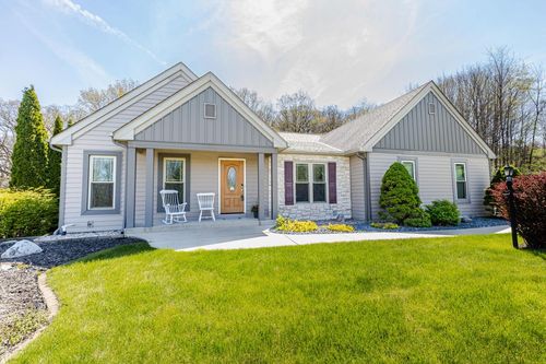 20805 W Windsor Drive, New Berlin, WI, 53146 | Card Image