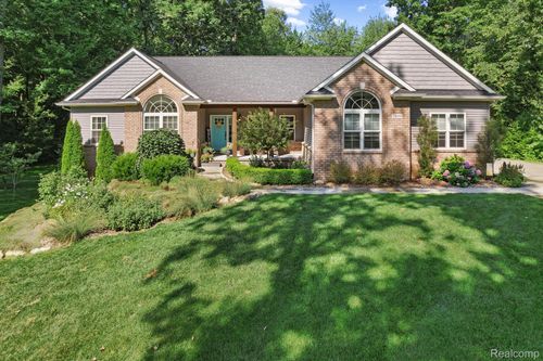2600 Nottingham Ct, White Lake, MI, 48383-2395 | Card Image