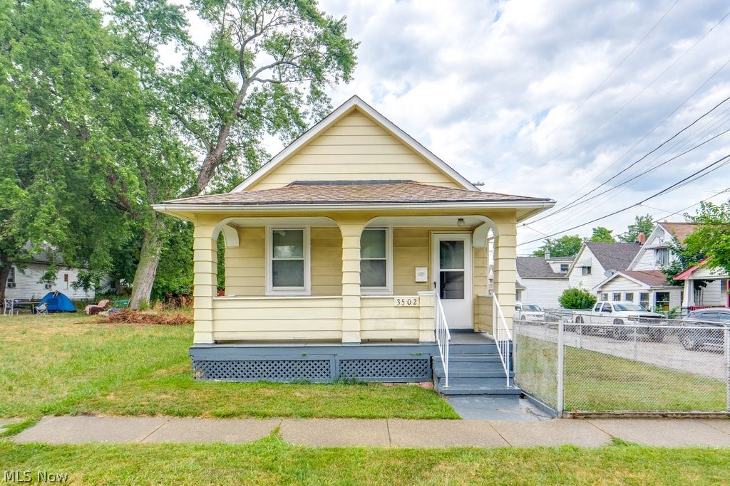 Carlyle Ave, Cleveland, OH 44109