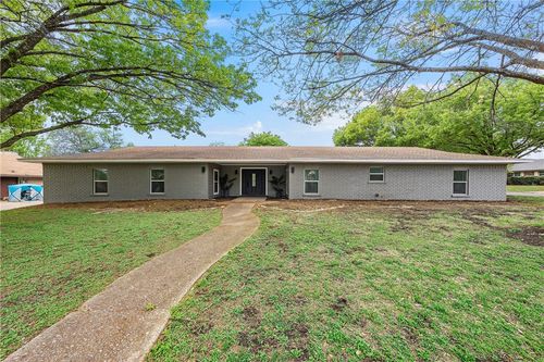 300 Will Boleman Drive, Hewitt, TX, 76643 | Card Image