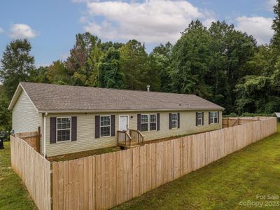 172 Cooks Lake Road, House other with 4 bedrooms, 3 bathrooms and null parking in Gastonia NC | Image 3