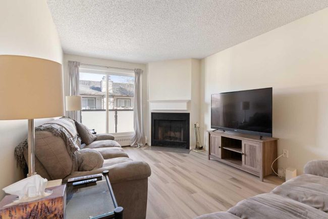 3209 - 393 Patterson Hill Sw, Home with 2 bedrooms, 1 bathrooms and 1 parking in Calgary AB | Image 14