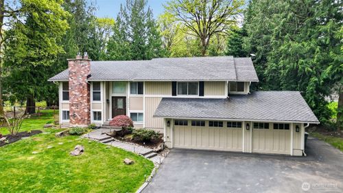 20009 Se 20th Pl, Sammamish, WA, 98075-9640 | Card Image