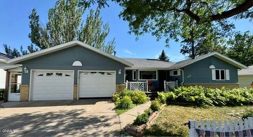 1029 W Avenue B, Bismarck, ND, 58501-2407 | Card Image