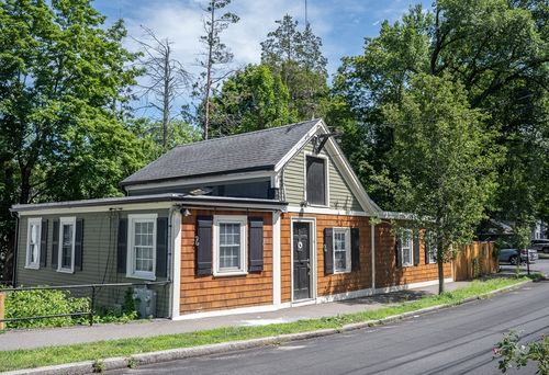 4 School St, Milton, MA, 02186-2911 | Card Image