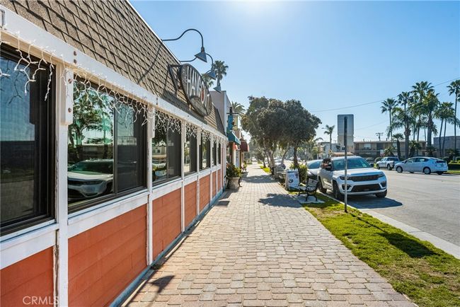 1207 Seal Way, Home with 6 bedrooms, 4 bathrooms and 2 parking in Seal Beach CA | Image 12