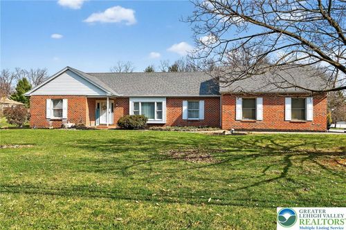 1701 Minesite Rd, Allentown, PA, 18103-9226 | Card Image