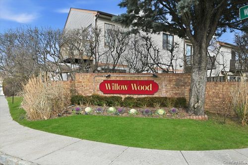 47 Balsam Ct, Wantagh, NY, 11793-2761 | Card Image