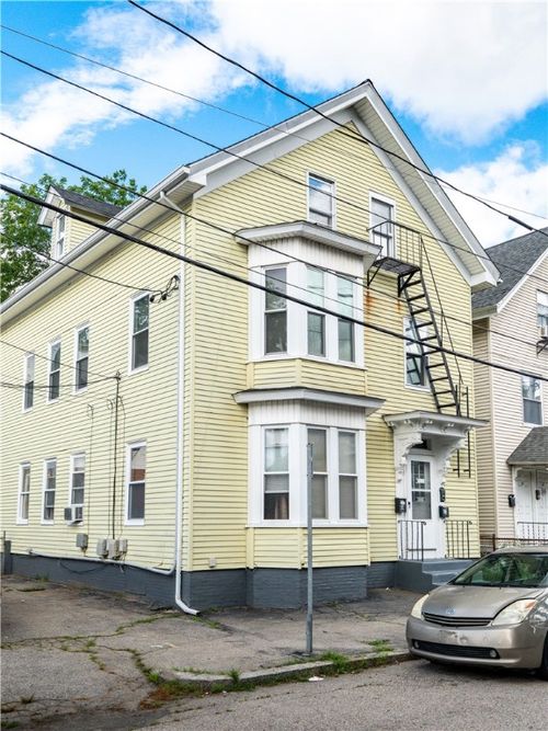 71 Lyon St, Pawtucket, RI, 02860-9310 | Card Image