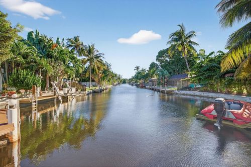 1570 Ne 30th Pl, Oakland Park, FL, 33334-4440 | Card Image