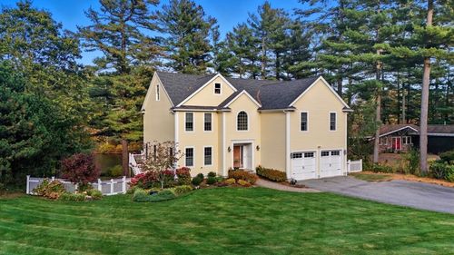 8 Fosters Pond Rd, Andover, MA, 01810 | Card Image
