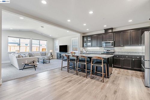 5645 Sierra Trail Way, Antioch, CA, 94531-8744 | Card Image