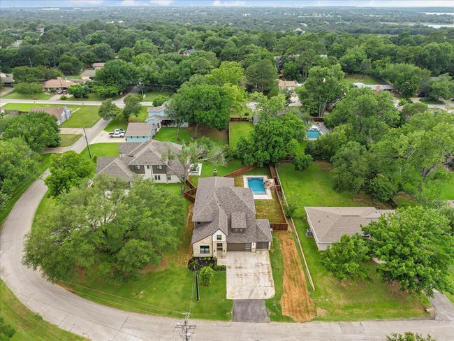 Conveniently located near downtown Grapevine and Grapevine Lake! | Image 38