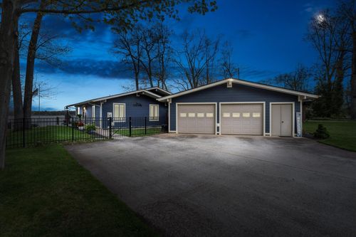 89513 Shorelane Dr, Lawton, MI, 49065-8479 | Card Image