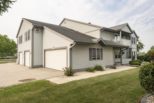 d-810 Rockingham Court, West Bend, WI, 53090 | Card Image