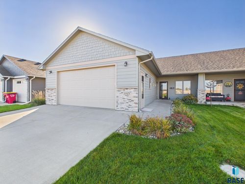 3915 E 68th St Street, Sioux Falls, SD, 57108 | Card Image