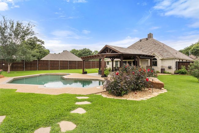 230 Bent Tree Trl, House other with 3 bedrooms, 2 bathrooms and null parking in Burleson TX | Image 25