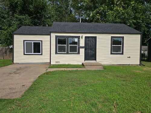 1144 Pineridge St, Wichita, KS, 67218-3432 | Card Image