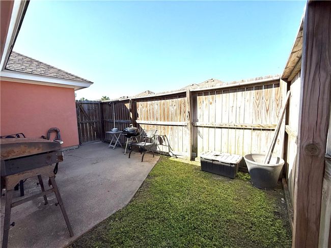 2303 Naples Dr, Townhouse with 3 bedrooms, 2 bathrooms and null parking in Ingleside TX | Image 18
