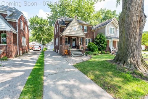 21603 Erben St, Saint Clair Shores, MI, 48081-2846 | Card Image