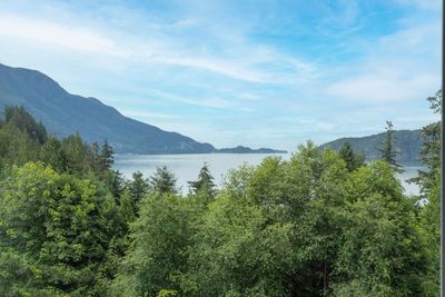 42 Sweetwater Pl, House other with 4 bedrooms, 2 bathrooms and 4 parking in Lions Bay BC | Image 3